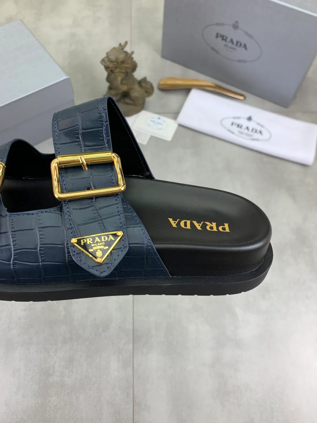 Men's shoes 💰P340💰【New style】🎁🎁🎁 PRADA Prada's new casual slippers, original official website, perfect workmanship, transmitting a kind of noble luxury, sublimating its definition of luxury in Prada's high-end extraordinary craftsmanship. Original combination outsole, code number: 38-44 (45 customized) Multiple colors 🉑️ to choose from